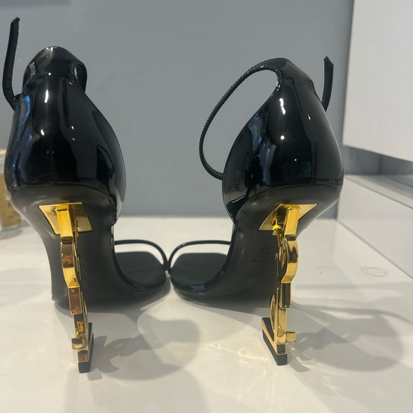 SAINT LAURENT
Opyum 85 patent-leather sandals. - Picture 4 of 6